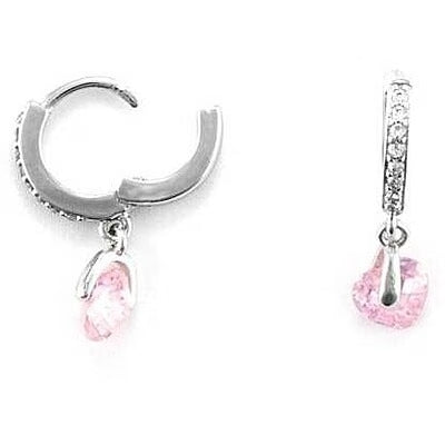 Orecchini cerchietti con strass e cuore rosa.