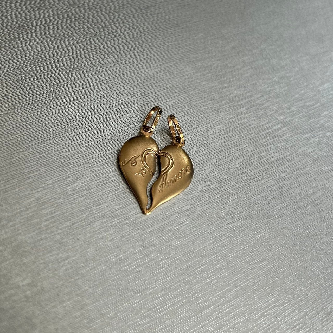 Cuore che si spezza con incisione: 