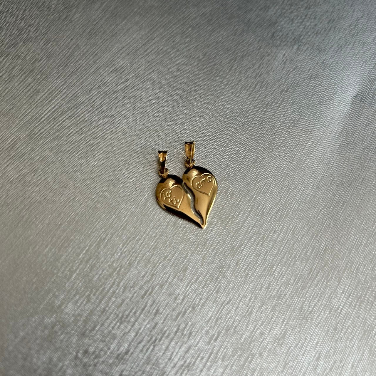 Cuore che si spezza con incisione: 